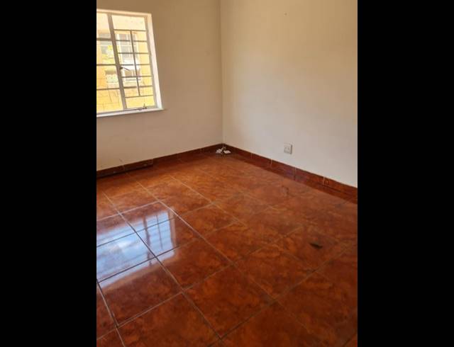 5 BEDROOM HOUSE FOR SALE IN ROODEPOORT CENTRAL
